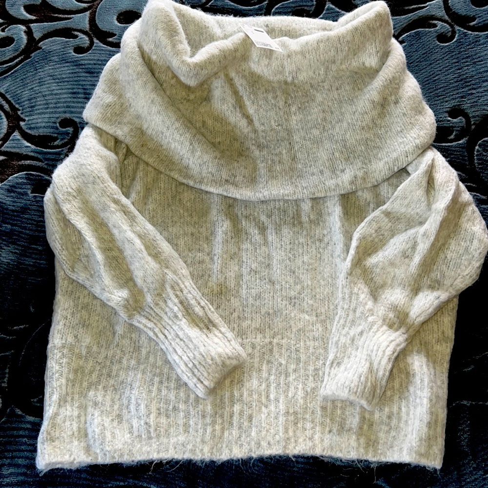 H&M off the shoulder chunky sweater sz M NWT